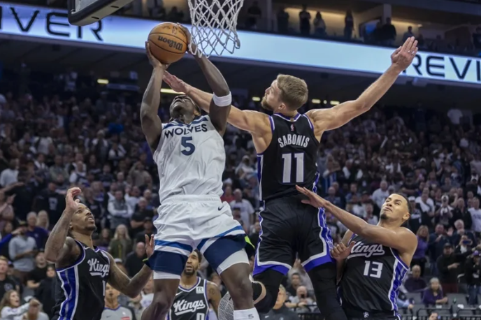 NBA Key phạm lỗi phòng ngự giúp Timberwolves đánh bại King Edward